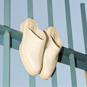 Gravity Pope mule - same as photo but black